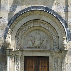 Relief above the western portal: Christ with Angels 2