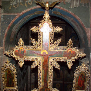 Крст на иконостасу