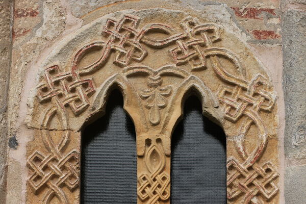 Bifora of the altar apse, detail