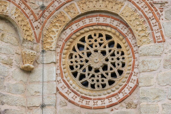 The large eastern rosette of the southern facade