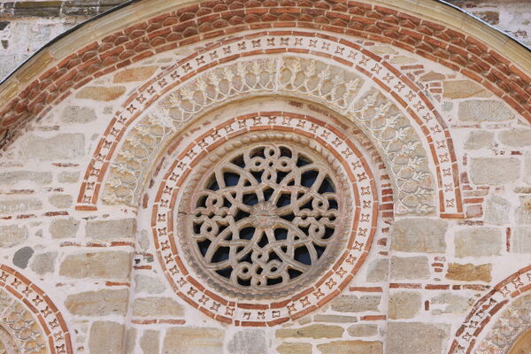The large rosette of the western facade of the narthex