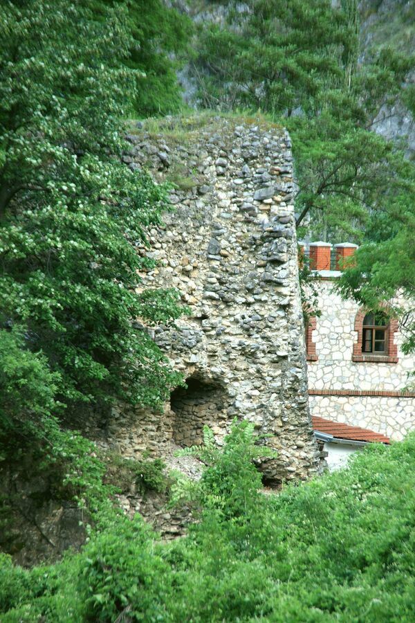 Западна одбрамбена кула