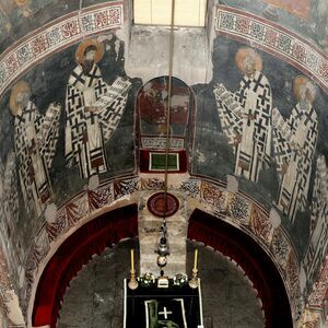 Overview of the altar table and the altar apse