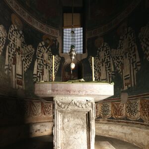 Altar table, the masoned seats and sokl zone of altar apse