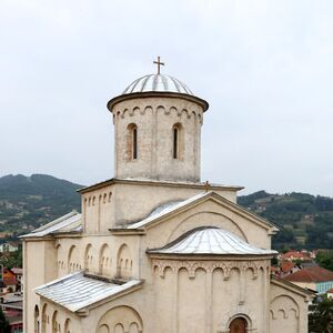 Поглед на ариљску цркву са источне стране