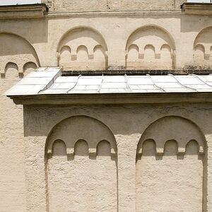 Arcades and linen at southern fasade of the church