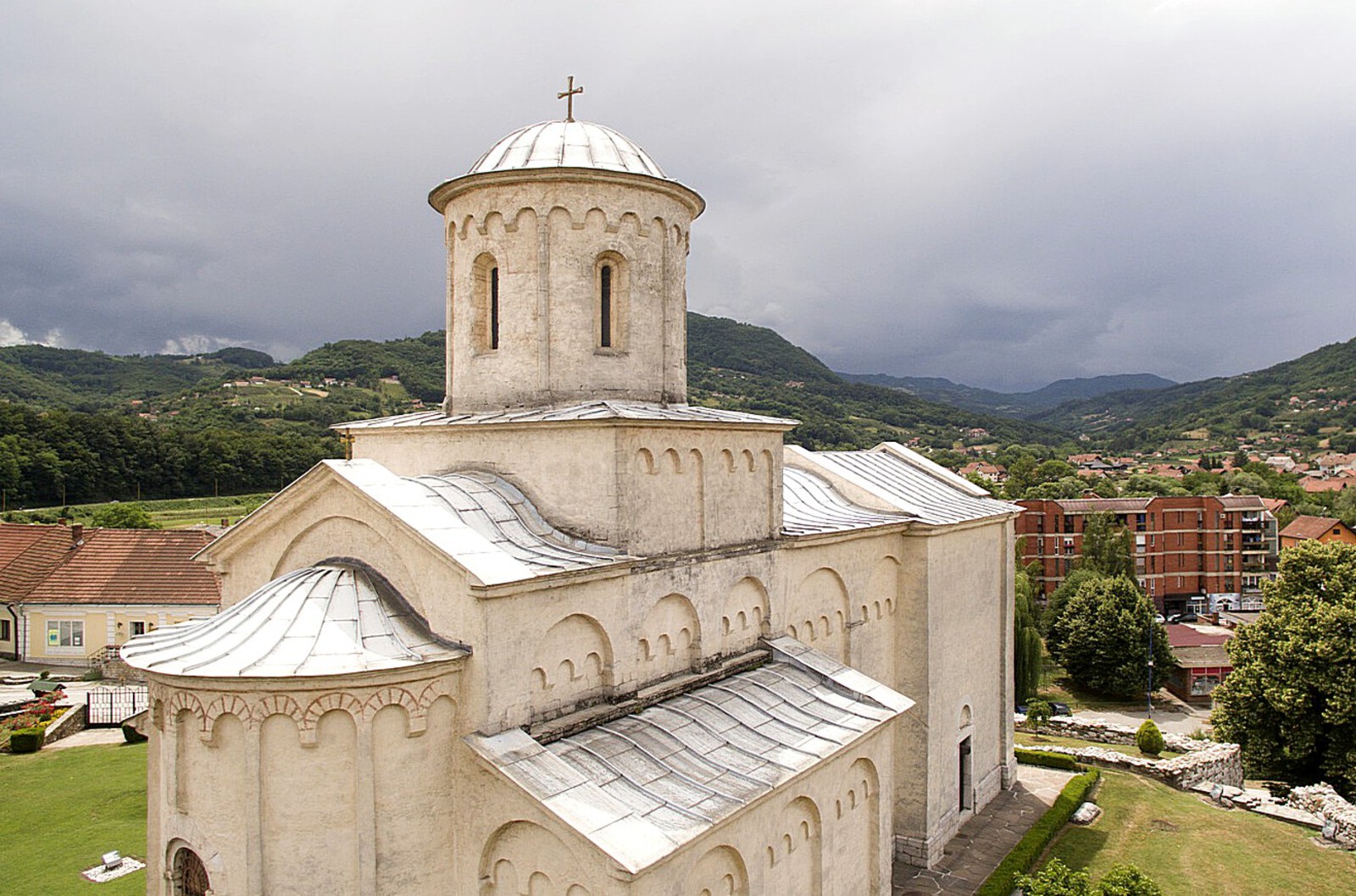 Upper zone and the roof cover of the church