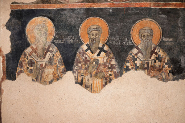 Српски архиепископи Арсеније, Никодим и архиепископ оштећене сигнатуре