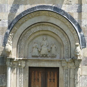 Relief above the western portal: Christ with Angels 3