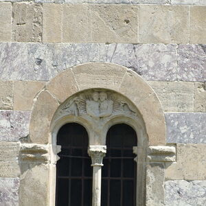 Прозор на цркви 2