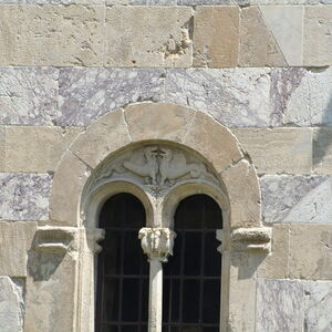 Прозор на цркви 4
