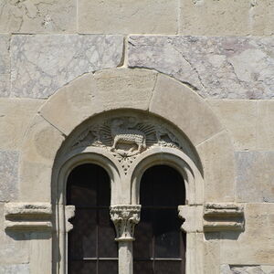 Прозор на цркви 6