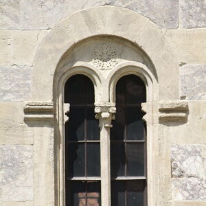Прозор на цркви 7