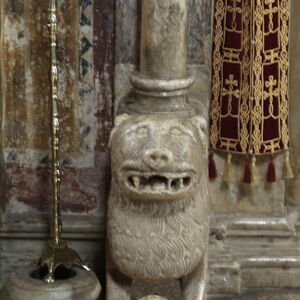Lion at the nave portal 13