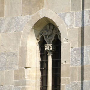 Прозор на цркви 13
