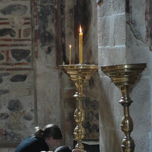 Nina and Stefan light the candles 2