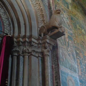 Lion at the capital of the nave portal