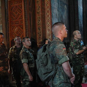 КФОР војници у посети манастиру 2