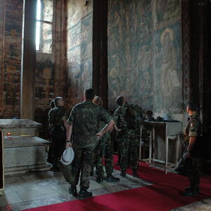 КФОР војници у посети манастиру 3