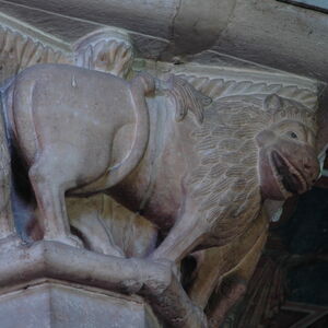 Lions at the narthex column capital 8