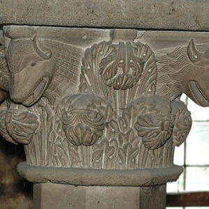 Nave column capital 8