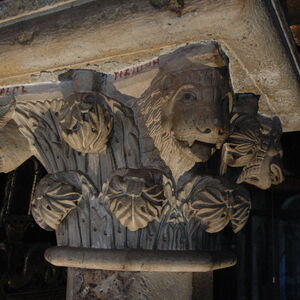 Nave column capital 15