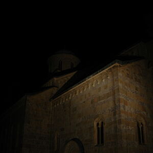 Decani at night 8