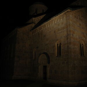 Decani at night 9