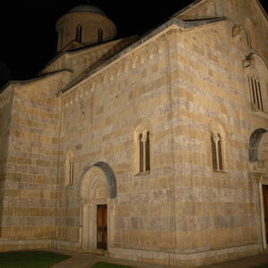 Decani at night 14