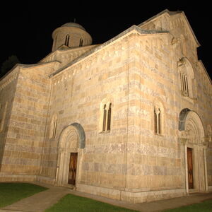 Decani at night 16