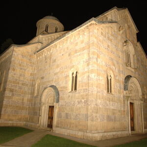 Decani at night 17