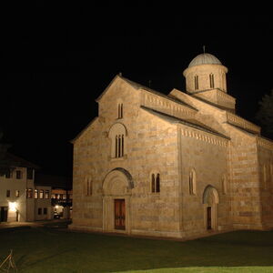 Decani at night 25