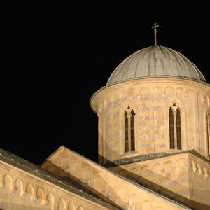 Decani at night 27