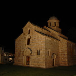 Decani at night 30