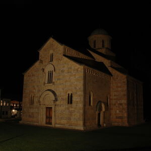 Decani at night 34