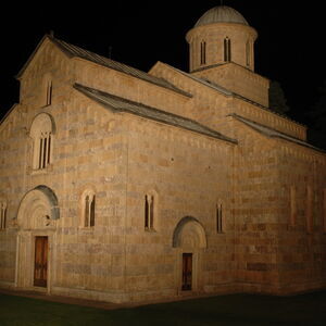 Decani at night 36