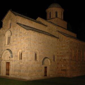 Decani at night 38