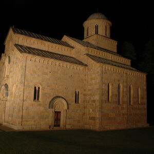 Decani at night 42