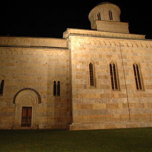 Decani at night 47