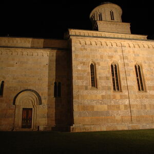 Decani at night 48