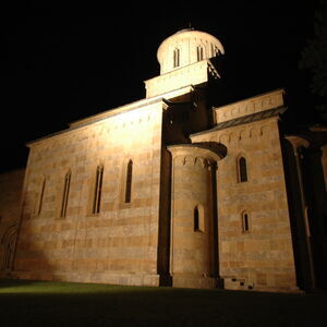 Decani at night 58