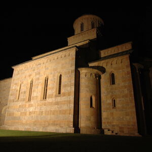 Decani at night 60