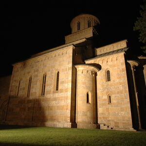 Decani at night 61