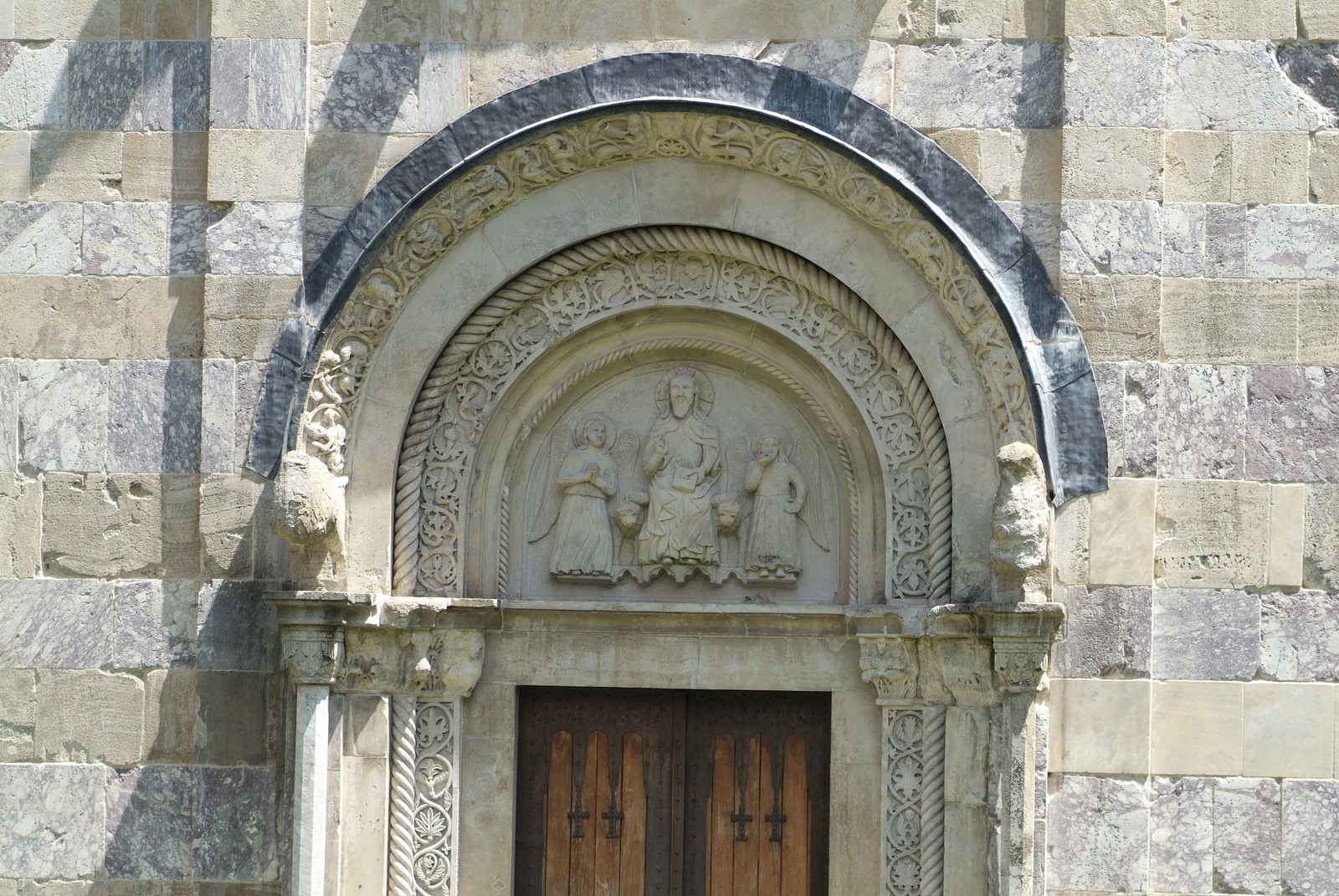 Relief above the western portal: Christ with Angels 3