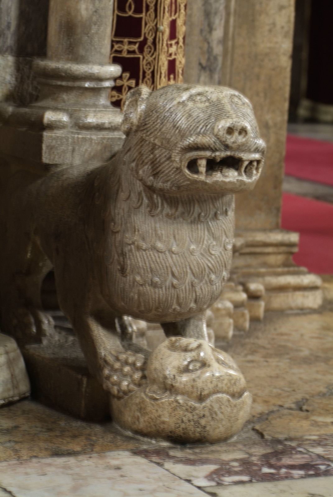 Lion at the nave portal 12