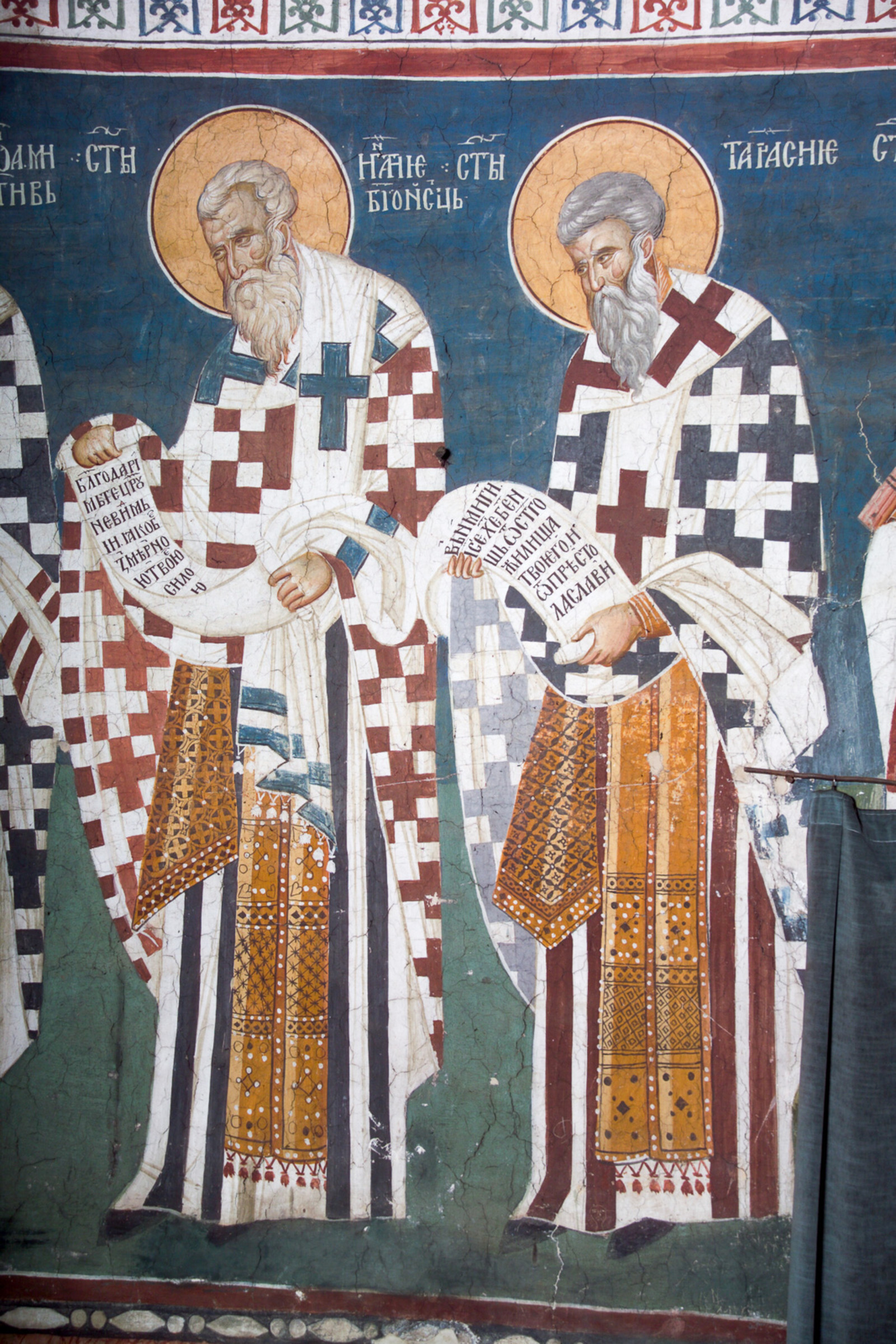 Служба архијереја: Св. Игњатије Богоносац (лево) и Св. Тарасије (десно)