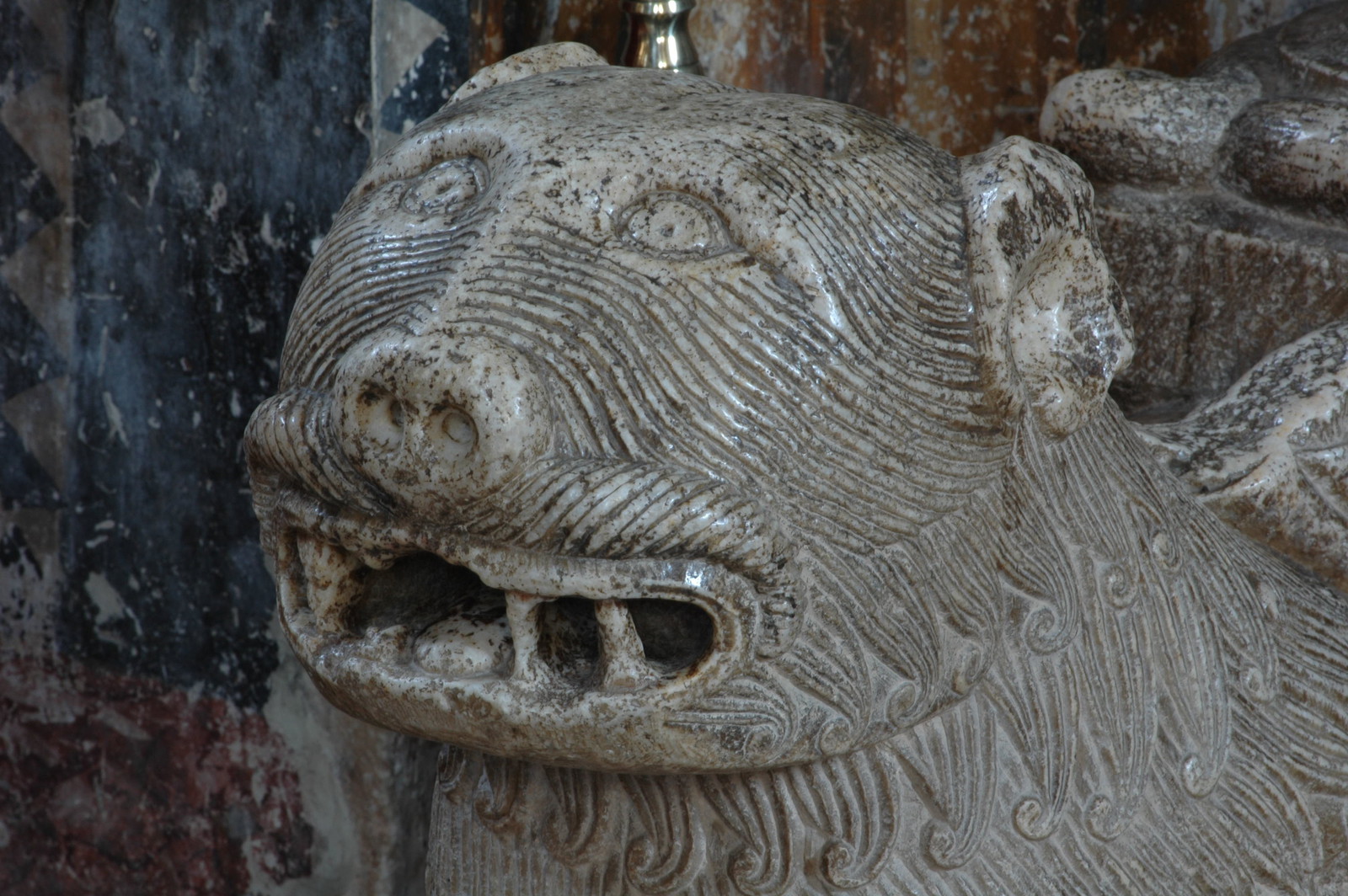 Lion at the nave portal 10