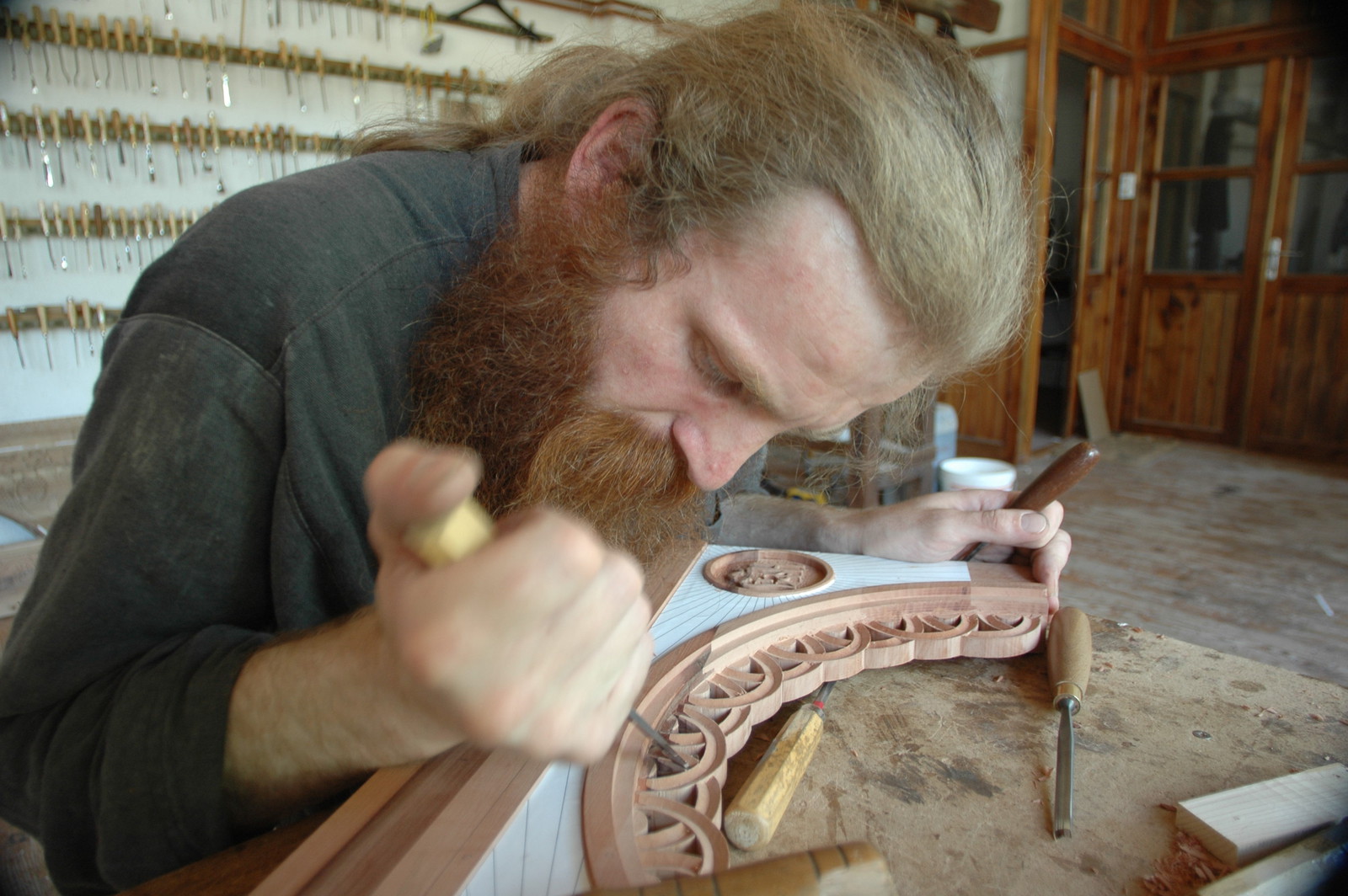 Father Dimitrije carving wood 8