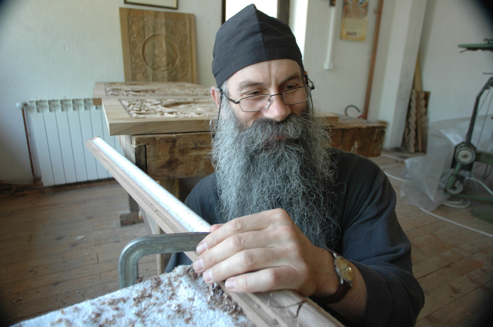Father Avakum carving wood 1
