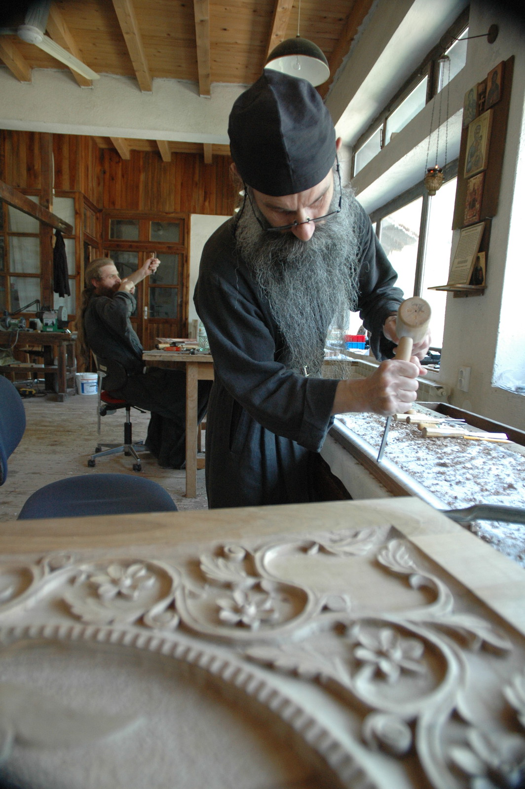 Father Avakum carving wood 8